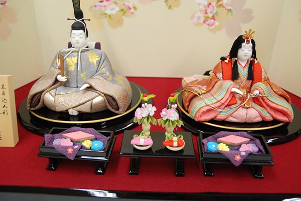 雛人形、松寿作、前飾りが可愛いです。