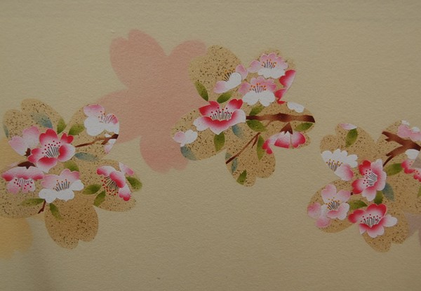 屏風の絵柄は桜です。