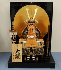 豊泉作 三分の一 (13号)緋縅 鎧飾