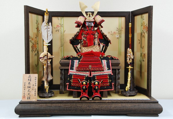 市川光玉作 8号響赤糸縅 鎧飾